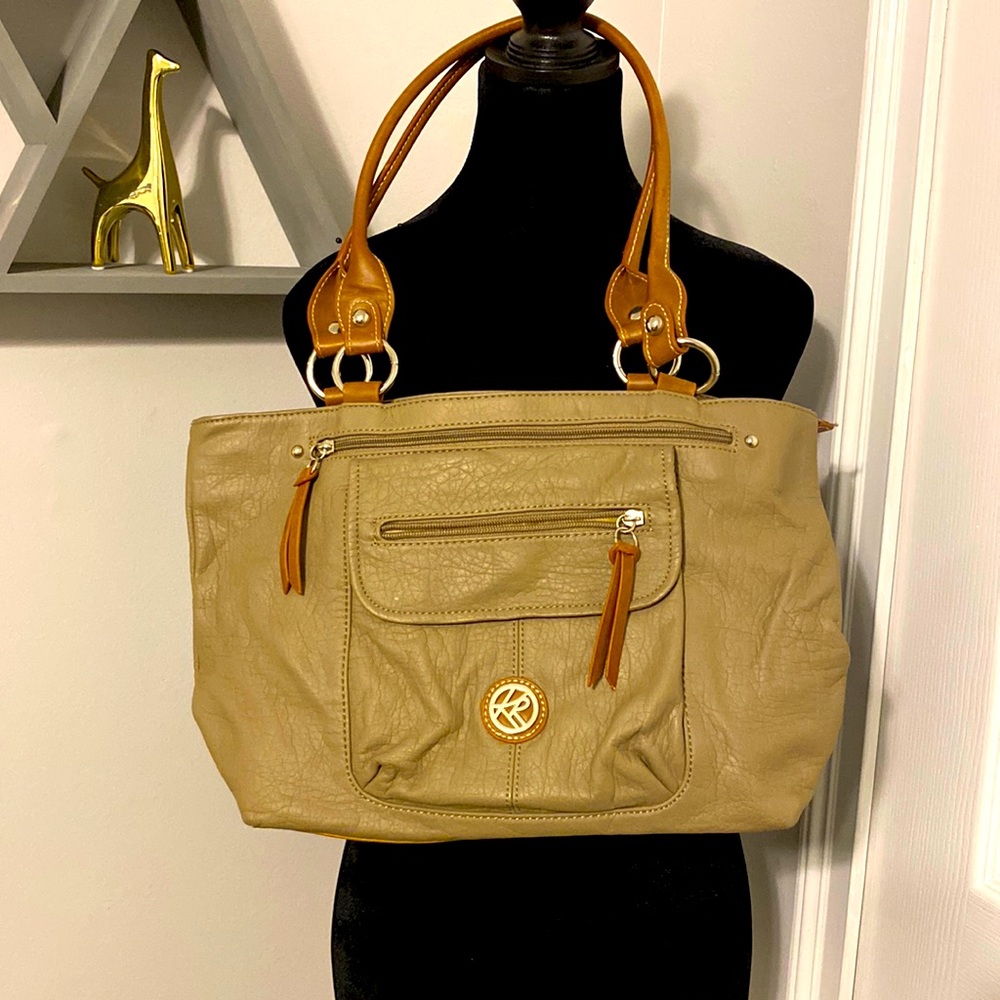 Ladies tan purse, shoulder bag NWOT never used. Very roomy w/different pockets